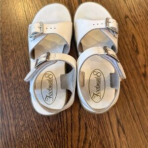 FootMates Kids white Sandals with Buckle